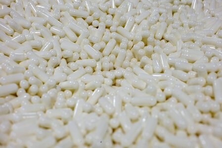 　３月２４日、Ｃ型肝炎の完治が見込める画期的な新薬が異例ともいえる大幅な薬価引き下げの対象となり、製薬業界が反発している。写真はリガで２０１０年１１月撮影（２０１６年　ロイター/Ints Kalnins）