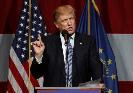 ７月１３日、最新の支持率調査から、トランプ氏が激戦州とされるフロリダ、ペンシルバニアの２州で対抗馬のクリントン氏をリードしていることが明らかになった。演説するトランプ氏。１２日撮影（２０１６年　ロイター／John Sommers II）