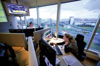 「男女平等ランキング」1位でも女性の収入は男性より30％も少ない　同一賃金徹底は特効薬になるのか？