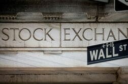 米国株式市場＝続落、小売決算に注目　米イラン交渉停滞で原油上昇