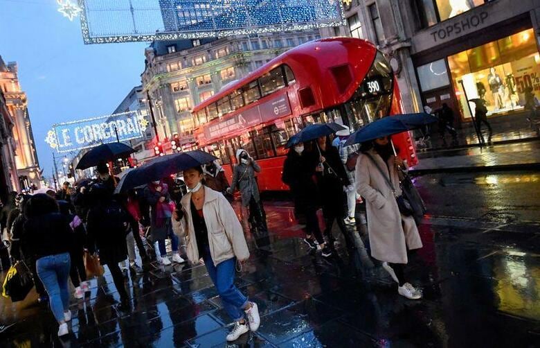 英国のジャビド保健相は13日、首都ロンドンで新型コロナウイルスのオミクロン変異株の感染が急速に拡大しており、向こう48時間以内に主流になるとの見方を示した。写真は2020年12月撮影（2021年　ロイター/Toby Melville）