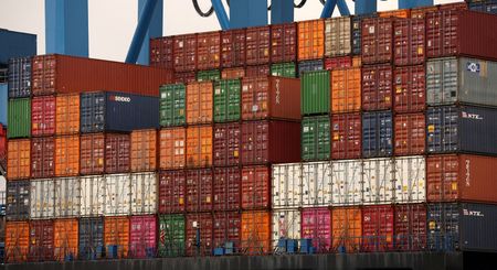 　６月５日　ドイツ連邦統計庁が５日発表した４月の貿易統計によると、輸出は前月比１．２％増加した。写真は３月３１日、独ハンブルグで撮影（２０２３年　ロイター／Phil Noble）