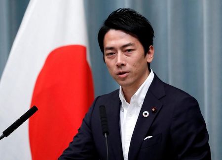 　１月１５日、小泉進次郎環境相（写真）は、育児休暇を取る意向を表明した。１月に第一子誕生が予定されており、出生後３カ月の間に合計２週間、休暇を取得するという。写真は都内で昨年９月撮影（２０２０年　ロイター／Issei Kato）