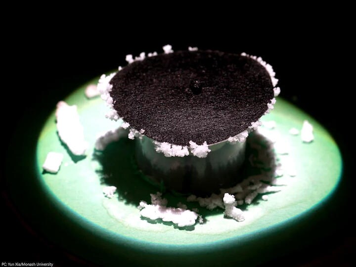 海水から真水を生成する　Monash University