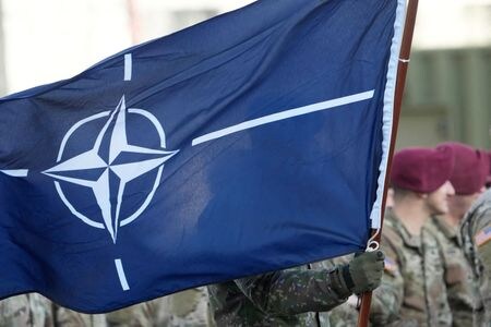 北大西洋条約機構（ＮＡＴＯ）のストルテンベルグ事務総長は２１日、中国はロシアに殺傷力のある兵器を提供するべきでないと改めて表明した。 ２０２２年２月撮影（２０２３年　ロイター/Ints Kalnins）