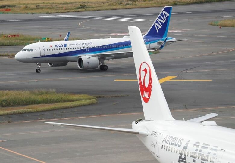 写真は全日空と日航の航空機。2020年10月、羽田空港で撮影。REUTERS/Issei Kato