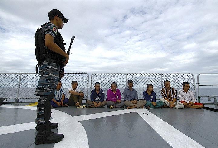 インドネシア当局に拿捕されたベトナム漁民たちの多くが母国に帰還できないままでいる。　REUTERS/Antara Foto/Joko Sulistyo