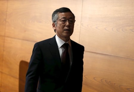１２月５日、日銀の原田泰審議委員（写真）は、大分市の記者会見で、政府の経済対策と連動して日銀が追加緩和策を打ち出す可能性について「日銀がＹＣＣ（イールドカーブコントロール）で金利を維持していること自体で（経済対策と）相乗効果が得られる」と指摘し、「追加的な政策を考えなくても大丈夫だ」と明言した。日銀本店で２０１５年３月撮影（２０１９年　ロイター/Yuya Shino）