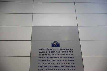 　６月８日、欧州中央銀行（ＥＣＢ）は、社債の買い入れプログラムを開始する。インフレ率の押し上げに向けて企業に借り入れや投資拡大を促す。写真はＥＣＢのロゴ。フランクフルトで１月撮影（２０１６年　ロイター/Kai Pfaffenbach）