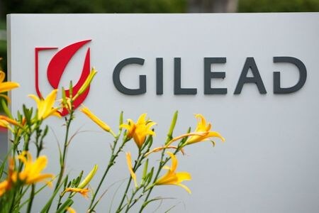 　４月２６日　米製薬会社ギリアド・サイエンシズはインドで新型コロナウイルスの感染が急拡大していることを受けて、コロナ治療薬として承認済みの「レムデシビル」のインド生産を拡大するため、原薬の提供などを行うと明らかにした。写真は２０２０年４月、カリフォルニア州オーシャンサイドで撮影（２０２１年　ロイター/Mike Blake）