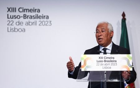 ポルトガルのコスタ首相が７日、辞意を表明した。ポルトガルではリチウム採掘や水素関連事業を巡り、コスタ氏率いる社会党による不正疑惑に対する捜査が進めらている。４月２２日撮影（２０２３年　ロイター/Rodrigo Antunes/File photo）