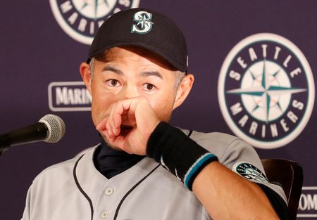 　１月２２日、林芳正官房長官は午前の記者会見で、マリナーズなどで活躍したイチロー氏（写真）の米野球殿堂入りについて、シーズン安打数などの記録を打ち立てたことに言及した上で「心からお祝いを申し上げる。これまでも多くの方に夢や希望を与え続けてきたスーパースターだ」と評価した。写真は都内で２０１９年３月撮影（２０２５　ロイター／Kim Kyung-hoon）