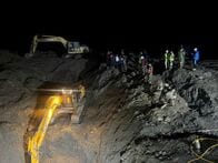 土石流で900人超トンネル閉じ込めか、ネパール　懸命の救出活動