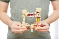 便秘が「大腸がんリスク」であるとは、実は証明されていなかった...もっと心配すべき「フレイル」とは何か？【最新研究】