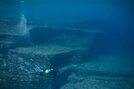 海に沈んだ古代文明？　沖縄の巨大海底ピラミッド、地質学者たちの議論の的に