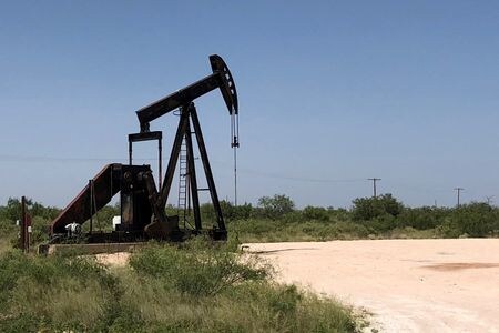 　米国内で稼働している石油掘削リグが８月は９カ月連続の減少となった。天然ガス掘削リグも４カ月連続で減少した。写真はテキサス州で２０１８年７月撮影（２０２３年　ロイター／Liz Hampton）