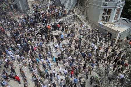 　ウクライナの首都キーウで７月８日、小児病院がミサイルにより損壊したことについて、ロシア大統領府（クレムリン）のぺスコフ報道官は９日、ロシアの攻撃ではなくウクライナのミサイル迎撃システムによるものと主張した。写真は損壊したキーウの小児病院（２０２４年　ロイター/Oleksandr Ratushniak）