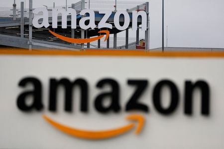 米アマゾン・ドット・コムは２４日、米国のプライム会員向けに月額５ドルでジェネリック（後発）医薬品を提供・宅配するサブスクリプション（定額利用）サービスを開始すると発表した。フランスで５日撮影。（2023年　ロイター/Pascal Rossignol）