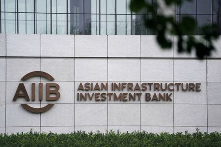 ６月１４日、カナダのフリーランド財務相は、中国が主導するアジアインフラ投資銀行（ＡＩＩＢ）との関係を凍結すると発表した。写真は北京のAIIB本部。２０２０年７月撮影（２０２３年　ロイター/Tingshu Wang）