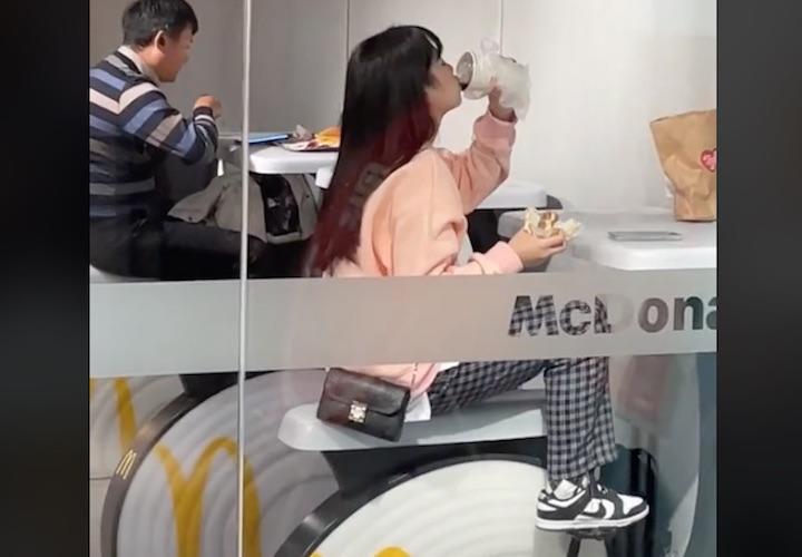 店内でエアロバイクを漕ぎながら食事ができる......  cris13yu@TikTok