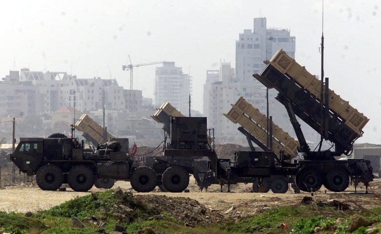 イスラエルに配備された防空システム、パトリオット（2003年、テルアビブ近郊）REUTERS/Havakuk Levison
