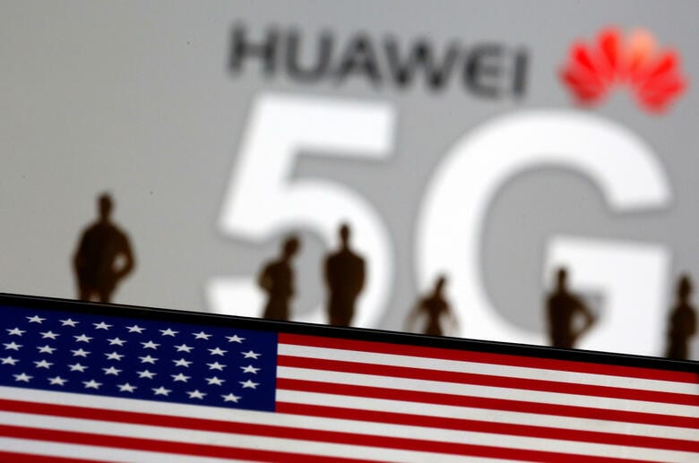 Huaweiのラブコールにアップルが応えていれば5G業界は激変していただろう　REUTERS/Dado Ruvic/Illustration