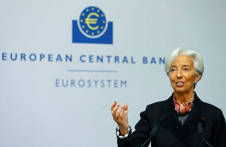 欧州中央銀行（ECB）は12日の定例理事会で政策金利を予想通り据え置くとともに、引き続き追加利下げの可能性に含みを残した。また長期にわたり低金利を維持し、月額200億ユーロのペースで安定的に資産買い入れを継続する方針を示した。記者会見に臨むラガルド総裁（2019年　ロイター／Ralph Orlowski）