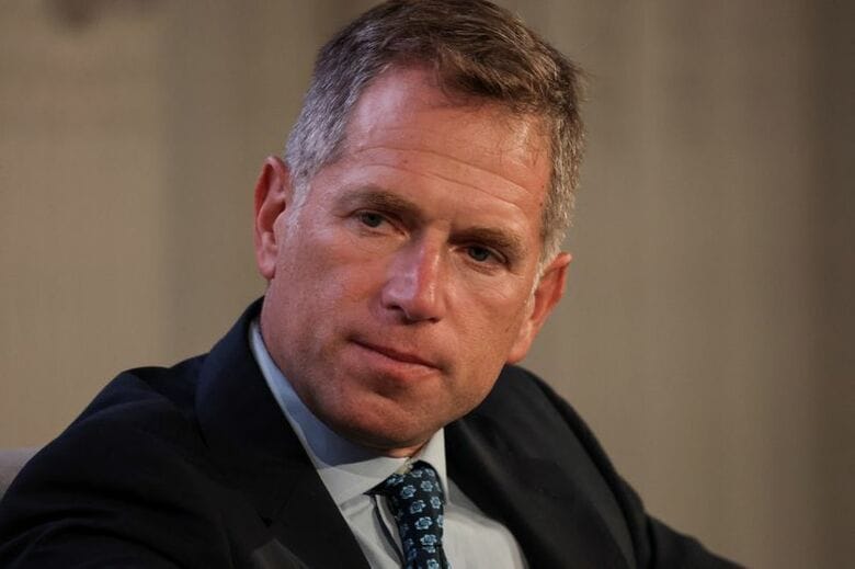 オアシス・マネジメントの設立者兼最高投資責任者セス・フィッシャー氏。２０２５年１０月、米ニューヨーク市で撮影。REUTERS/Jeenah Moon