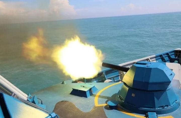 東シナ海で軍事演習に参加する中国海軍の紅稗型ミサイル艇（17年7月）　CHINESE PEOPLE\'S LIBERATION ARMY　