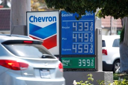 トランプ米大統領は６日、オバマ前政権が定めた燃費基準を来年にも撤回し、新規則を策定する方針を示した。カリフォルニア州カールスバッドで９月撮影（２０１９年　ロイター/MIKE BLAKE）