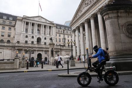 　９月１２日、イングランド銀行（英中央銀行）の高官は銀行のバーゼル国際規制に基づく資本強化について、当初の提案に「大幅な修正」を加える考えを明らかにした。写真は７月、ロンドンの英中銀付近で撮影（２０２４年　ロイター/Maja Smiejkowska）