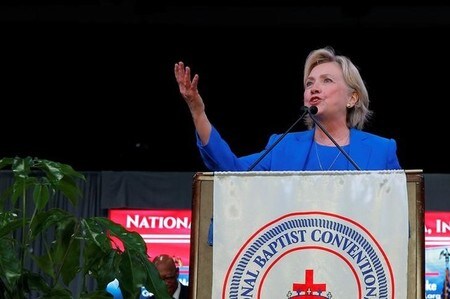　９月１２日、米大統領選挙の民主党候補、ヒラリー・クリントン氏（６８）は、数日以内に選挙活動を再開する意向を示した。写真はミズーリ州 カンザスシティで８日撮影（２０１６年　ロイター／Brian Snyder）