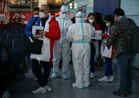 北京に到着の五輪選手団にコロナ感染判明相次ぐ、ピークはこれから