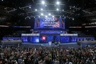 アメリカ民主党、ヒラリー・クリントンを大統領候補に正式指名　トランプと対決へ