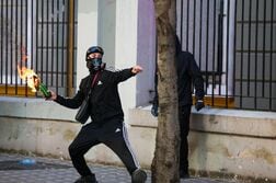 アルバニア首相、辞任要求を拒否　抗議デモはＥＵ加盟脅かすと主張