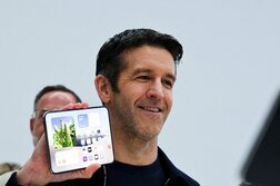 アングル：アップル初の折り畳みｉＰｈｏｎｅ、強気価格が突きつける「誰のためのスマホか」