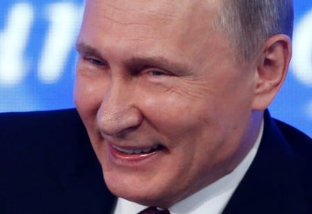 　７月４日、プーチン大統領は来週、イスラエルのネタニヤフ首相と会談する。また、カタールのタミム首長が１５日まで開催されているサッカーワールドカップ（Ｗ杯）ロシア大会の観戦に訪れた場合は会談する方針。写真はモスクワで会見する同大統領。２０１６年１２月に撮影(２０１８年　ロイター／Mike Blake)