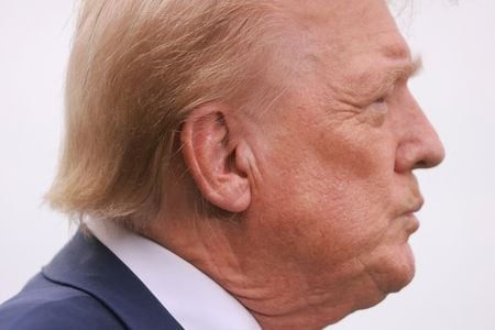 トランプ米大統領は、野党・民主党の地盤である西部オレゴン州ポートランドに対する連邦政府支援を削減する可能性を検討するよう指示した。写真はカリフォルニア州のトランプ・ナショナル・ゴルフクラブで２０２４年９月撮影（２０２５年　ロイター/David Swanson）