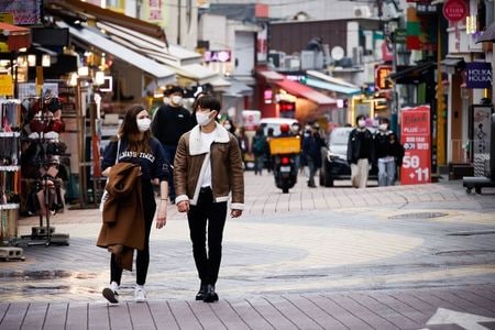 　３月１１日、韓国銀行（中央銀行）は、新型コロナウイルスのパンデミック（世界的大流行）からの回復に伴い、消費者物価の上昇が予想以上のペースで加速する可能性があるとの見解を示した。写真はソウルで昨年１１月撮影（２０２１年　ロイター／Kim Hong-Ji）