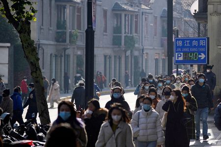 中国国家統計局が３１日発表した１２月の製造業購買担当者景気指数（ＰＭＩ）は４７．０で、前月の４８．０から低下した。好不況の節目を３カ月連続で下回り、新型コロナウイルス流行初期の２０２０年２月以来の低水準となった。上海で１３日撮影。（2022年　ロイター/Aly Song/File Photo）