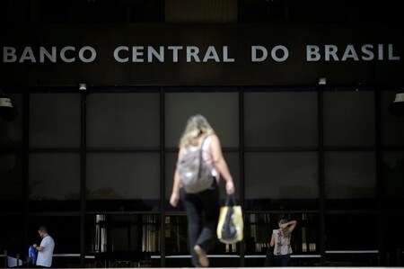 　１０月２５日、ブラジル中央銀行（写真）は、政策金利を７５ベーシスポイント（ｂｐ）引き下げ７．５０％とした。写真はブラジリアで５月撮影（２０１７年　ロイター／Ueslei Marcelino）