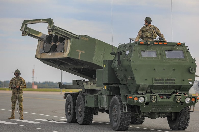 ウクライナ軍のヘルソン奪還にも力があったとされるHIMARS（写真はラトビアで演習に参加する米軍のHIMARS。2022年9月）　U.S. Army photo by Sgt. Lianne M. Hirano via ABACAPRESS.COM