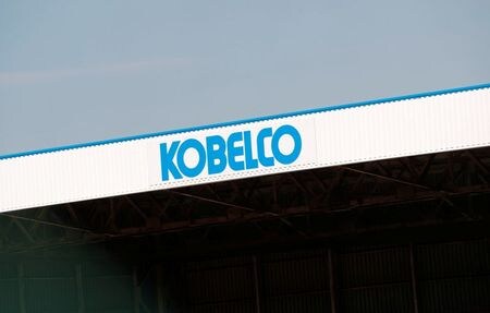 　神戸製鋼所は１６日、高炉工程での二酸化炭素（ＣＯ２）排出量を２０１３年度比２０％削減できる技術の実証に成功したと発表した。２０１７年１１月兵庫県加古川市で撮影（２０２１年　ロイター/Kim Kyung-Hoon）