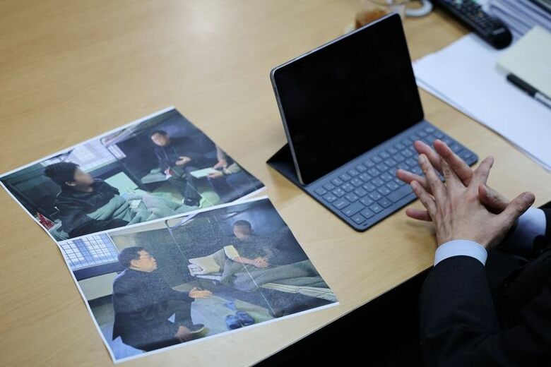 写真はウクライナから韓国に移送された北朝鮮の捕虜の写真。28日、ソウルで撮影。 REUTERS/Kim Hong-Ji