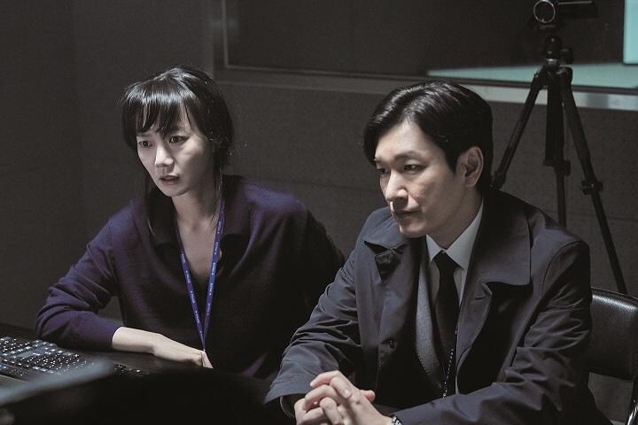 女性刑事ハン・ヨジン（ペ・ドゥナ）と検事ファン・シモク（チョ・スンウ）が疑惑を解き明かす社会派ドラマ『秘密の森』。Netflixでシーズン1配信中、シーズン2独占配信中