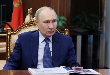 ロシアのプーチン大統領は２８日、イスラエルのネタニヤフ首相と電話会談を行い、シリアとイラン情勢について協議した。モスクワで１０日撮影の提供写真（２０２５年　ロイター/Sputnik/Mikhail Metzel/Pool via REUTERS）