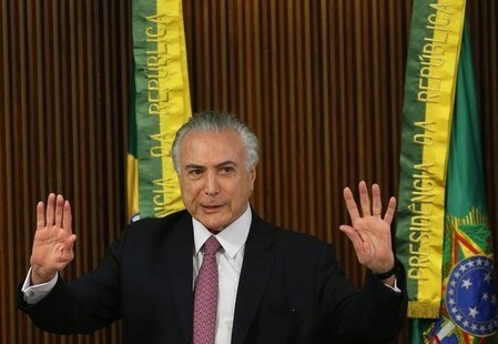 　７月１日、ブラジルの調査会社イボペが全国工業連盟の委託で実施した世論調査で、就任から６週間のテメル大統領代行が国民の支持を得ていないことが分かった。写真はブラジリア・プラナルト宮殿で撮影。６月撮影（２０１６年　ロイター／Adriano Machado）
