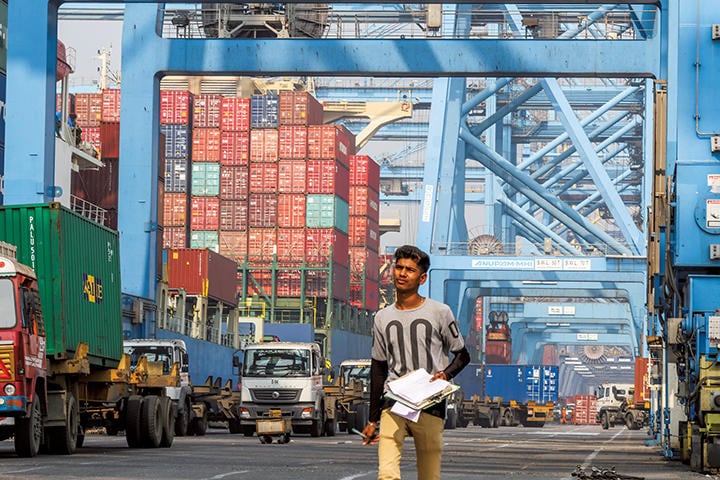 インドも高成長が見込まれている（ムンバイ、2017年）　DHIRAJ SINGH-BLOOMBERG/GETTY IMAGES