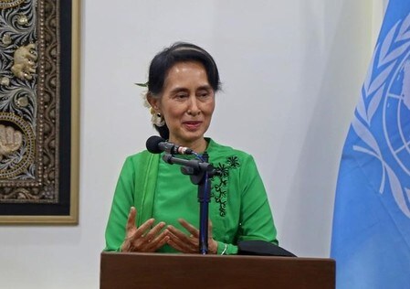 　９月２日、ミャンマーで実質的に政権を主導するアウン・サン・スー・チー国家顧問兼外相（写真）が今月訪米するのに合わせ、米国が同国に対する制裁の追加緩和や解除を検討していることが、米当局者の話で分かった。８月撮影（２０１６年　ロイター/Stringer）