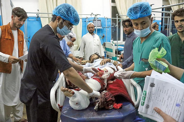 8月26日の自爆テロもアメリカとタリバンを接近させる一因になる？　AP/AFLO